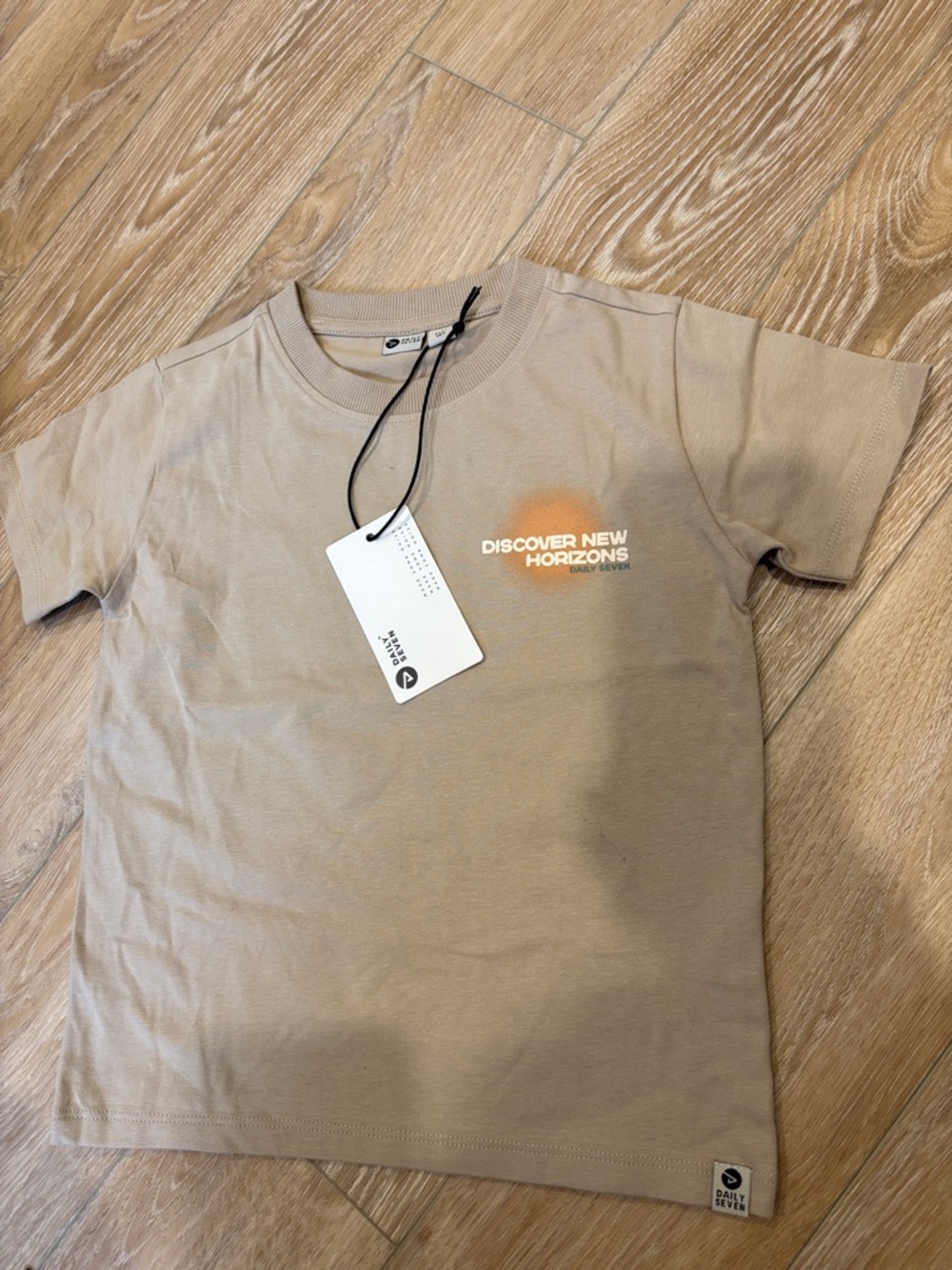 NWT kids Discover New Horizons Beige Graphic Tee | 4T